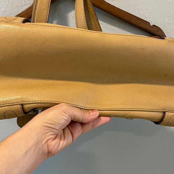 Tignanello Leather Light Mustard Perfect for Summer Shoulder Bag Purse - Picture 3 of 5